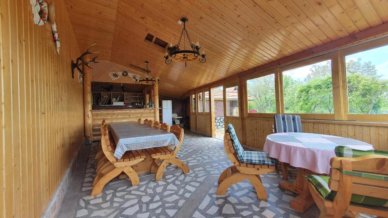 Maison d'hôtes La Mosu-N Retezat à Nucsoara  Extérieur photo